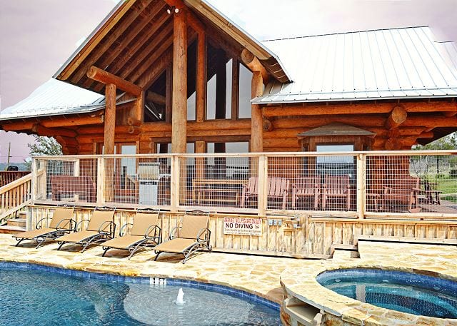 Vacation cabin with patio, outdoor pool and hot tub