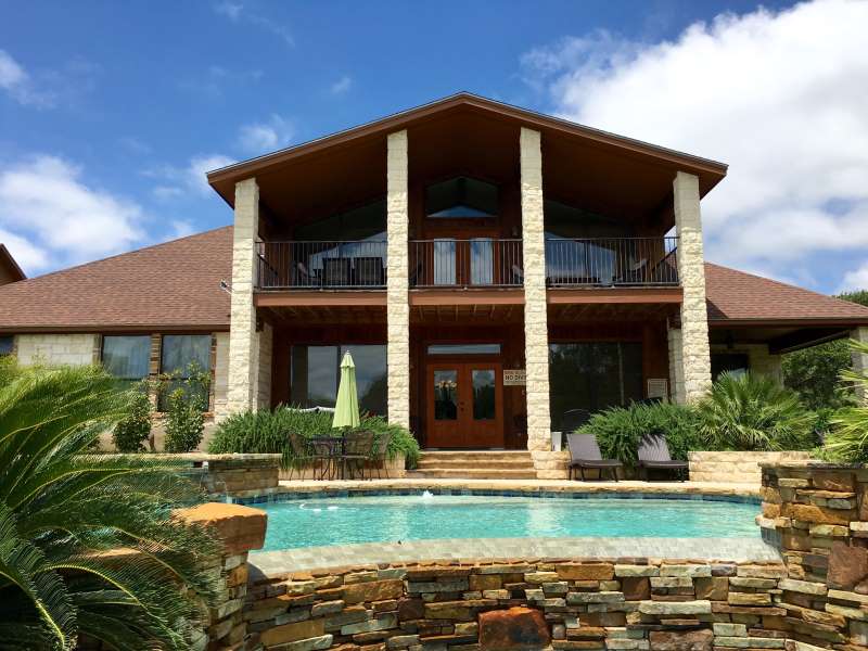 Bella_Vista_Pool_and_house_from_cove