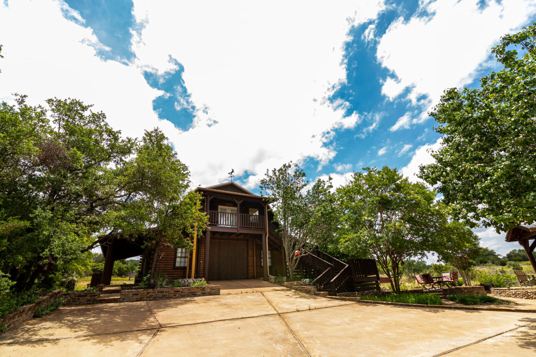 Coyote Moon driveway and home exterior